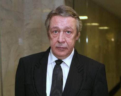 Возвращение после тишины: Михаил Ефремов официально вошёл в труппу театра Михалкова