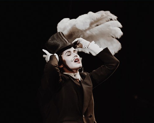 Маски надеты, билеты куплены: Центр Михалкова объявил дату первого показа